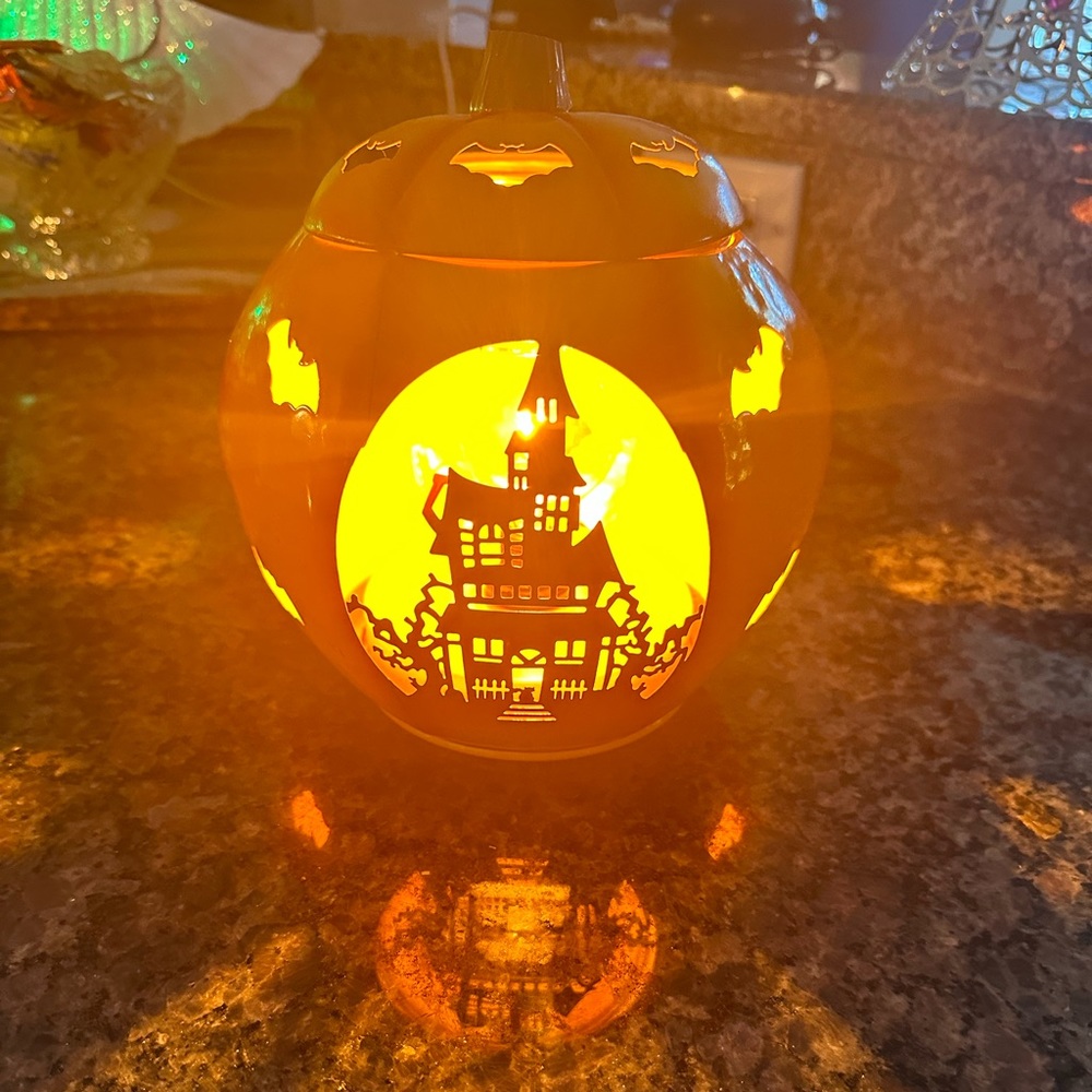 Scentsy pumpkin Halloween warmer